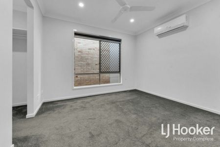 Great Location - Two Living Zones - Modern Living! - Photo 2