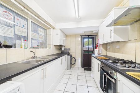 1 bedroom in a house share to rent - Photo 4