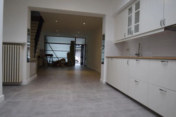 Ruime woning nabij Sint-Amandsplein, vlot bereikbaar - Photo 1