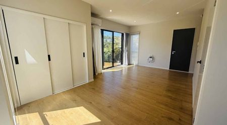 Contemporary 3-Bedroom House – Great Sun, Quiet Setting in Ranui - Photo 4