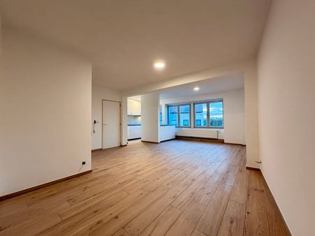 Appartement te huur - foto 2
