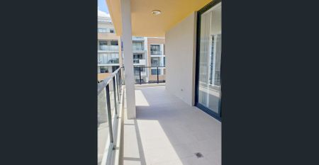 Riverside Living, Easy walk to Train, Buses & Ferry - Photo 3