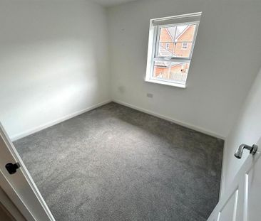 4 bedroom detached house to rent - Photo 4