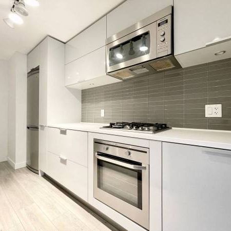 Great Location + Spacious 1 Bed 1 Bath @ Woodwards - UNFURNISHED - Photo 4