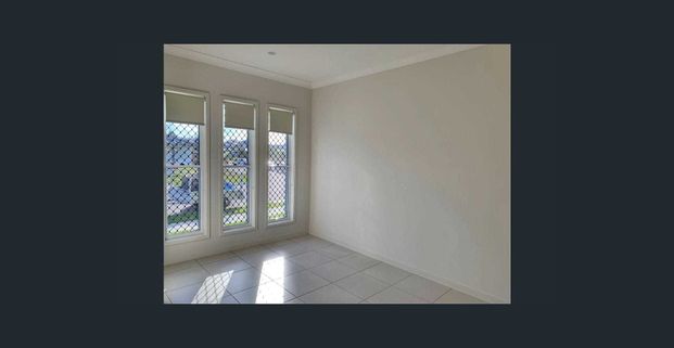 * GAS Cooking & Hot Water * Separate Lounge * Security Screens * - Photo 1