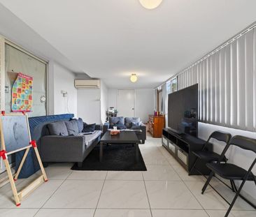 Modern home in Prime location with Solar Battery! - Photo 1