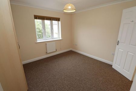 4 bedroom semi-detached house to rent - Photo 5