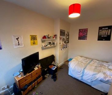 5 bedroom private hall to rent - Photo 4