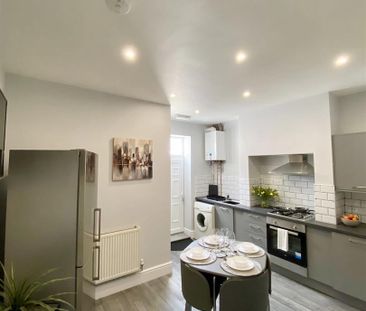 1 bed house share to rent in Coal Clough Lane, Burnley, BB11 - Photo 2