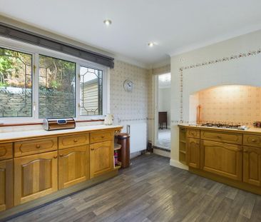 4 bedroom semi-detached house to rent - Photo 5