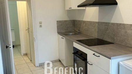 METZ CENTRE Location F1bis dans résidence ancienne - Photo 5