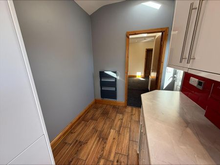 2 bedroom terraced house to rent - Photo 3
