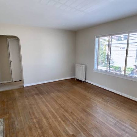 AVAIL FEB 1ST-Character Apt - 2nd Flr-Fir St & W 11th Ave- - Photo 3