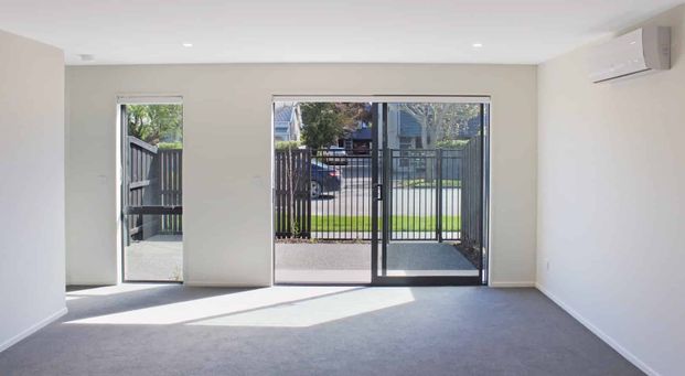 Stylish Townhouse On The CBD Fringe - Photo 1