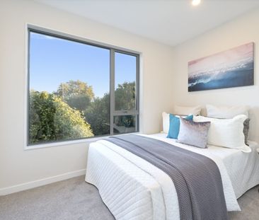 Low-maintenance brand new property blends unbeatable convenience - Photo 6