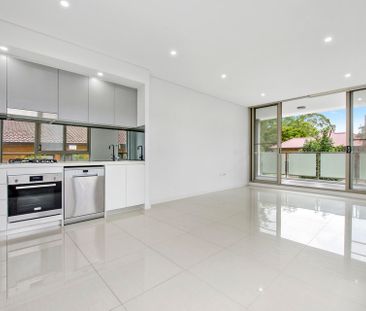 Luxury Two Bedroom Plus Study Riverside Apartment in Buzzing Parramatta - Photo 3