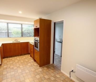 Somerfield – 3 Bedroom Renovated unit, Single Garage - Photo 1