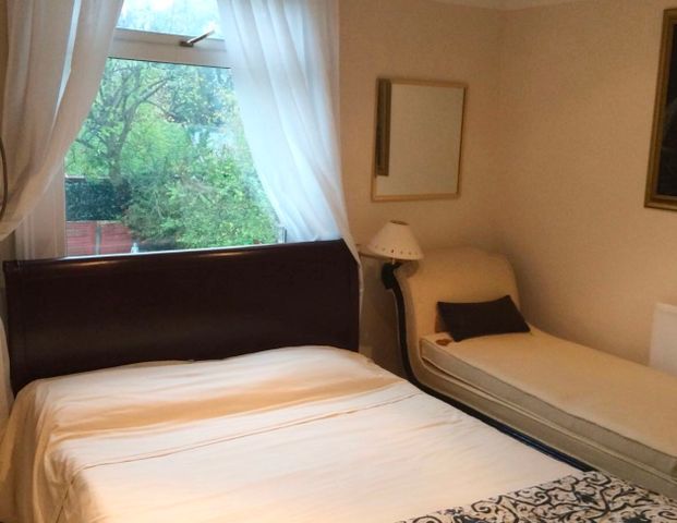 Room 1,Queens Lodge, London, E11 - Photo 1