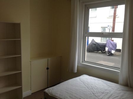 4 bedroom house - Photo 3