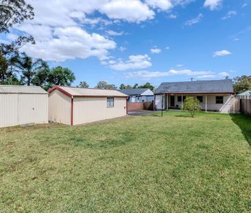 Freshly painted 3 bedroom home with tiled floors through-out - Photo 1