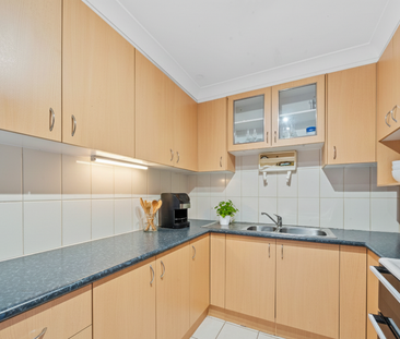 Conveniently Located 3 Bedroom Townhouse - Photo 6