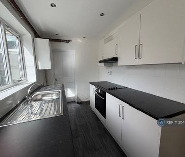 3 bedroom terraced house to rent - Photo 6