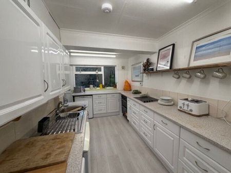 Perranuthnoe, Penzance, TR20 - Photo 4