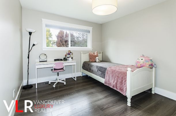 House in Burnaby, BC - Photo 1