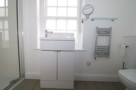 High Street, Dorking - 1 bedroomProperty for lettings - Seymours - Photo 5