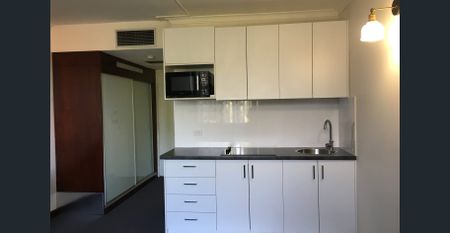 1 Bedroom Studio Apartment - Photo 4