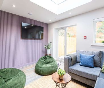 Luxury 6-bedroom, en-suite bathroom Student House! Room 6 - Photo 1