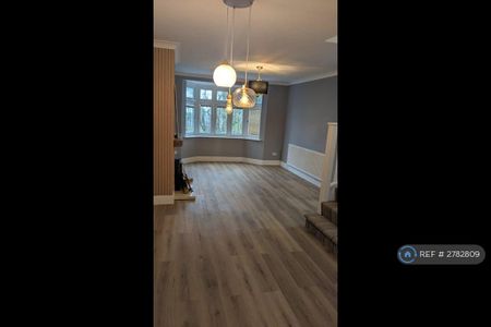 4 bedroom semi-detached house to rent - Photo 3