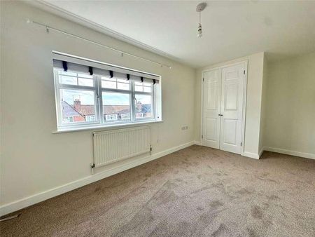 Hill View Road, Farnham, Surrey, GU9 - Photo 2