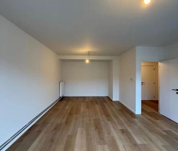 Gerenoveerd 2 slaapkamer appartement in Zellik - Photo 1