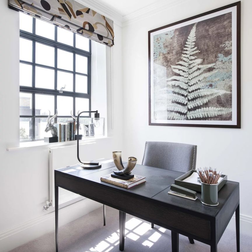 An exclusive penthouse apartment located in a converted warehouse development overlooking the River Thames. - Photo 1