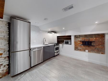 153 Niagara Street #Lower - Photo 3