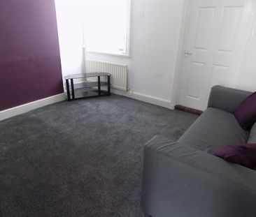 3 bedroom private hall to rent - Photo 1