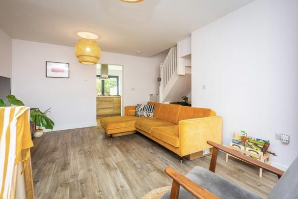 3 bedroom semi-detached house to rent - Photo 1