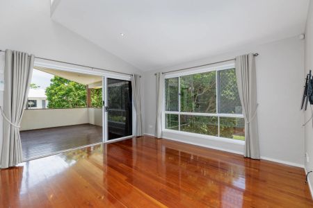 Peaceful 5 bedroom Parkside Living in a Tucked-Away Court - Photo 5
