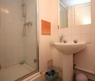 1 bedroom flat in London - Photo 1