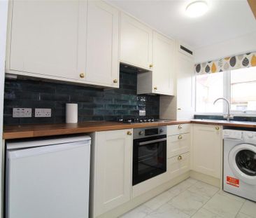 2 bedroom maisonette to rent - Photo 4