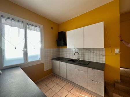Location Appartement 3 pièces 69m² - Photo 3