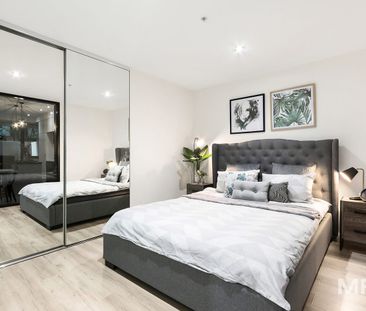 Live in luxury - Photo 2