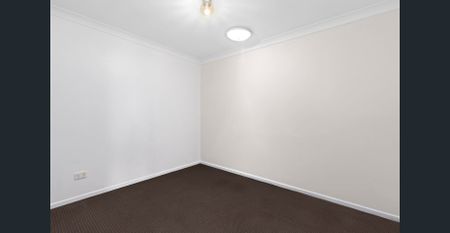 Spacious two level townhouse - Photo 5