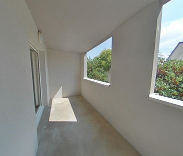 Location Appartement 2 pièces 47m² ROMANS SUR ISERE 26100 - Photo 4