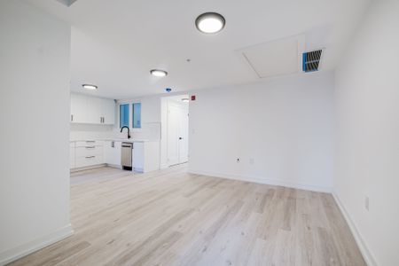 For Lease - 3039 Dundas Street Unit# 3, Toronto, Ontario - Photo 2