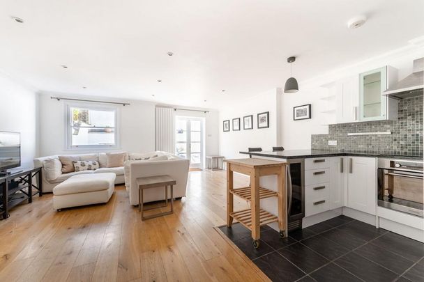 2 bedroom flat to rent - Photo 1