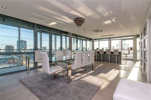 One of Manchester's finest - A unique four bedroom triplex apartment with luxury principal suite situated in the sought after No.1 Deansgate development. - Photo 1