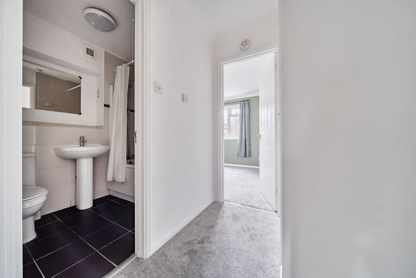 Abinger Way, Guildford - 1 bedroomProperty for lettings - Seymours - Photo 1
