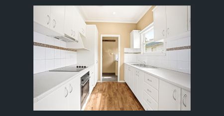 Spacious 3-Bedroom Home in a Prime Location - Photo 4